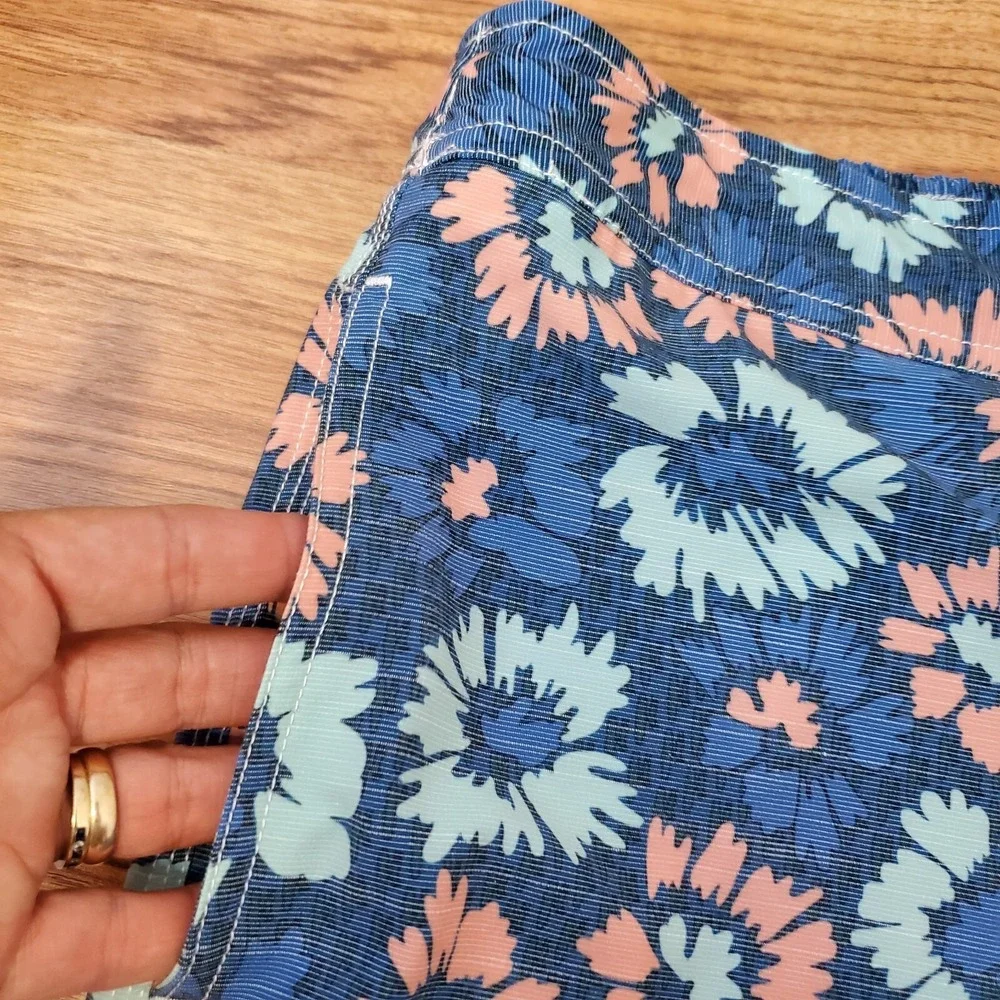 Johnnie-O floral Swim Trunks Mens Sz M Board Shorts (liner removed) Beach ~READ‎